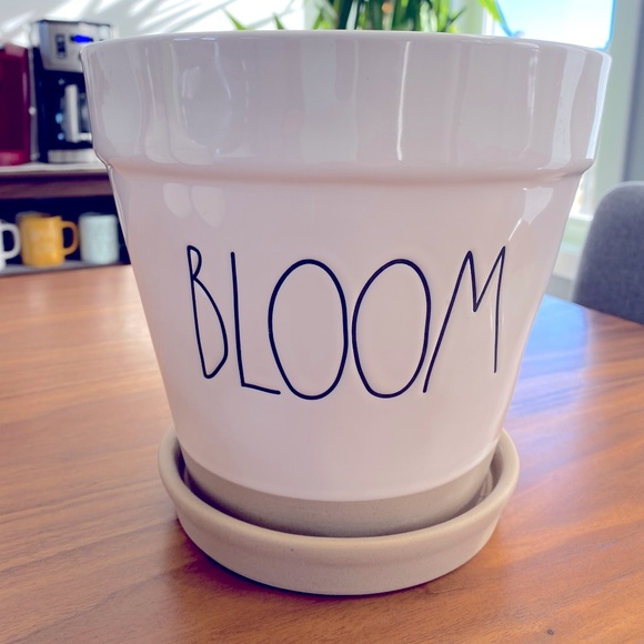 RAE DUNN Planter 8” - Picture 1 of 2